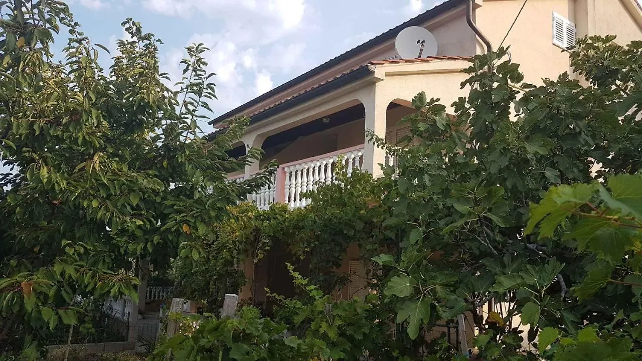 Apartment In Lopar With Two-Bedrooms 1 0*,